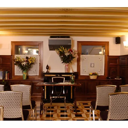 호텔 Unahotels Ala Venezia-adults 16 3*