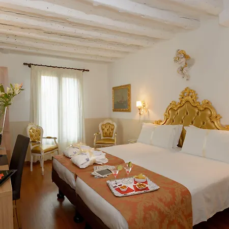 호텔 Unahotels Ala Venezia-adults 16
