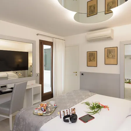 호텔 Unahotels Ala Venezia-adults 16 3*