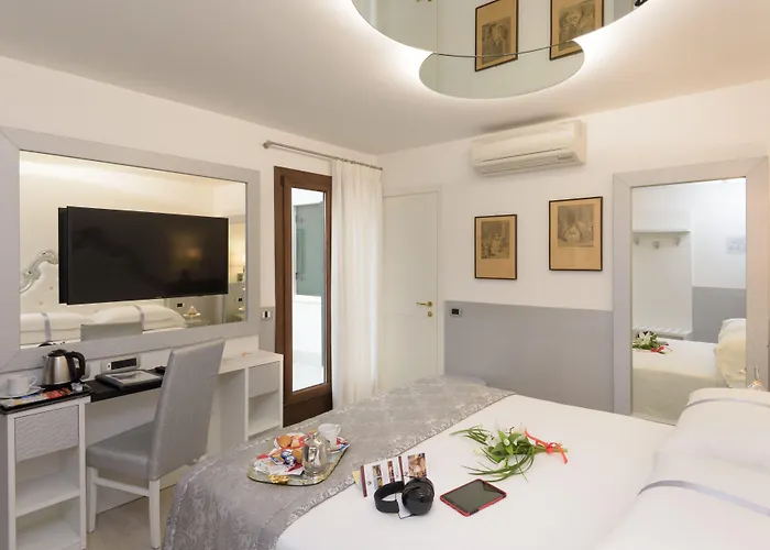 호텔 Unahotels Ala Venezia-adults 16 3*