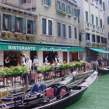 מלון Unahotels Ala Venezia-adults 16