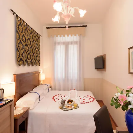 Unahotels Ala Venezia-adults 16 3* ונציה