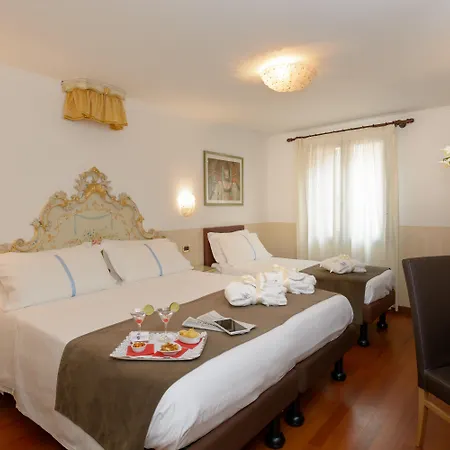 Unahotels Ala Venezia-adults 16 3* ונציה