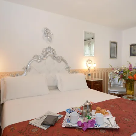 מלון Unahotels Ala Venezia-adults 16 3*
