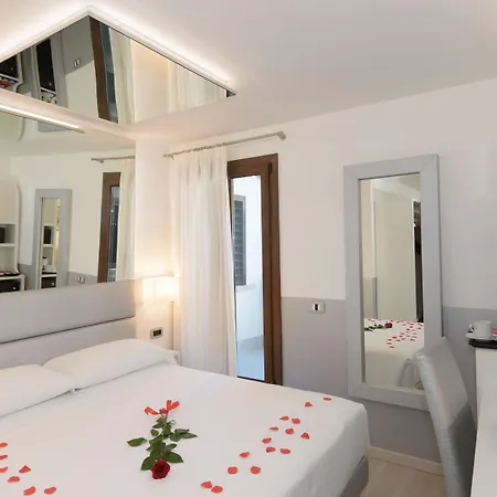 Unahotels Ala Venezia-adults 16