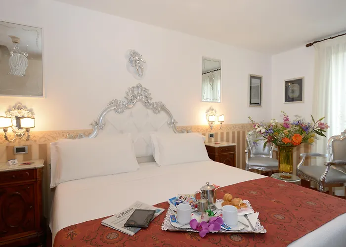 ホテル Unahotels Ala Venezia-adults 16 3*
