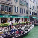 Hotel Unahotels Ala Venezia-adults 16